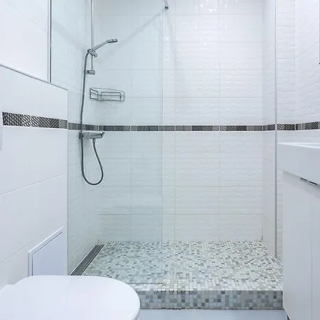 Goldcentral Akacfa-next To Mazel Tov-brilliant Location Apartment Budapest