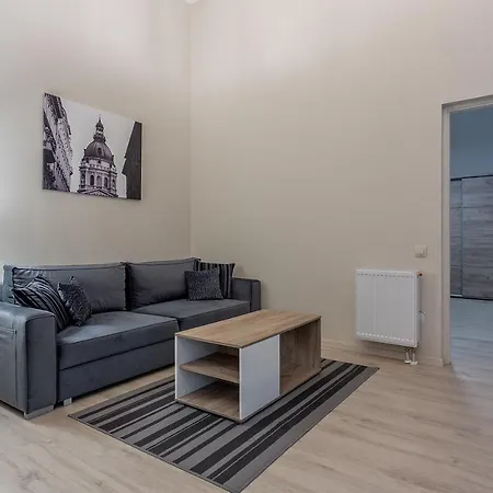 Apartment Goldcentral Akacfa Budapest