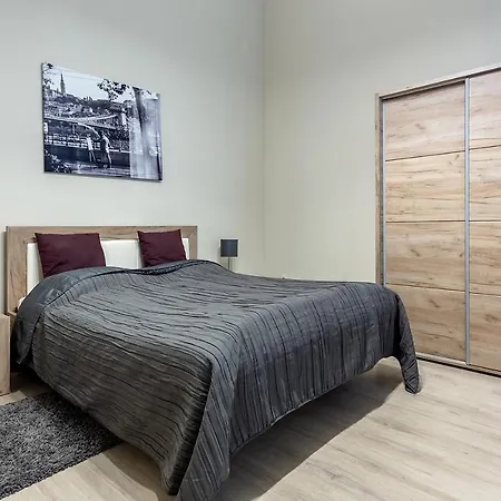 Goldcentral Akacfa-next To Mazel Tov-brilliant Location Apartment Budapest