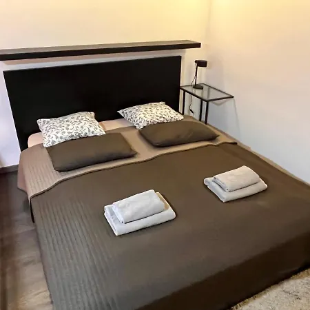 Apartment Goldcentral Akacfa *