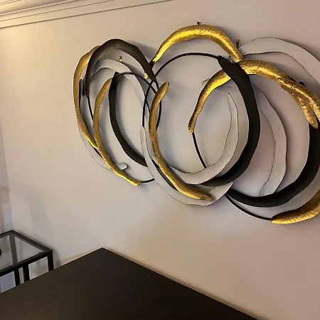 Goldcentral Akacfa-next To Mazel Tov-brilliant Location * Budapest