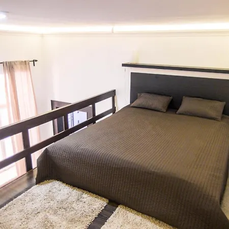 Goldcentral Akacfa Apartment *