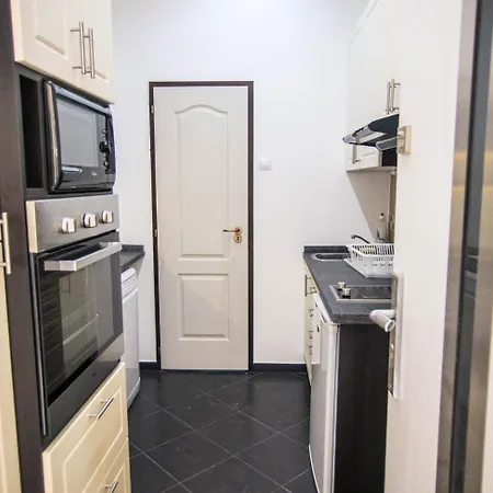 Apartment Goldcentral Akacfa-next To Mazel Tov-brilliant Location