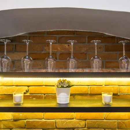 Goldcentral Akacfa-next To Mazel Tov-brilliant Location Apartment Budapest