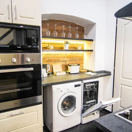 Goldcentral Akacfa-next To Mazel Tov-brilliant Location Apartment Budapest