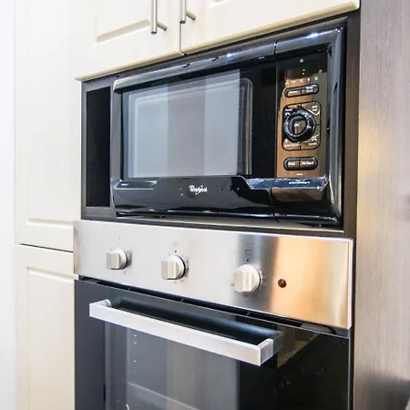 Goldcentral Akacfa Apartment