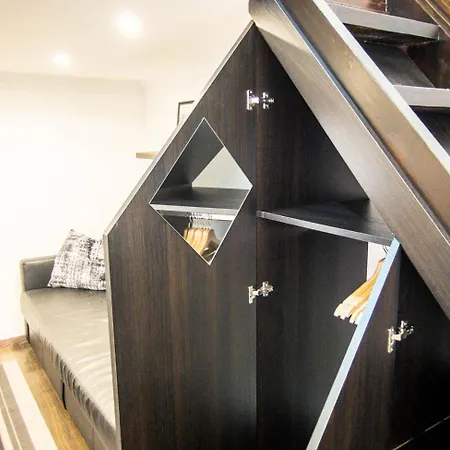 Goldcentral Akacfa-next To Mazel Tov-brilliant Location Budapest