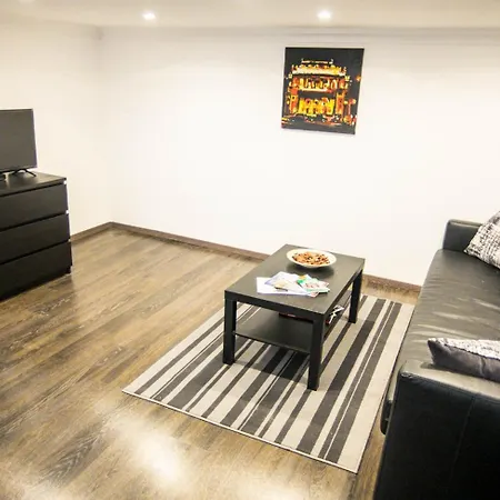 Goldcentral Akacfa-next To Mazel Tov-brilliant Location * Budapest