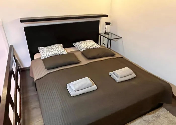 公寓 Goldcentral Akacfa-next To Mazel Tov-brilliant Location *