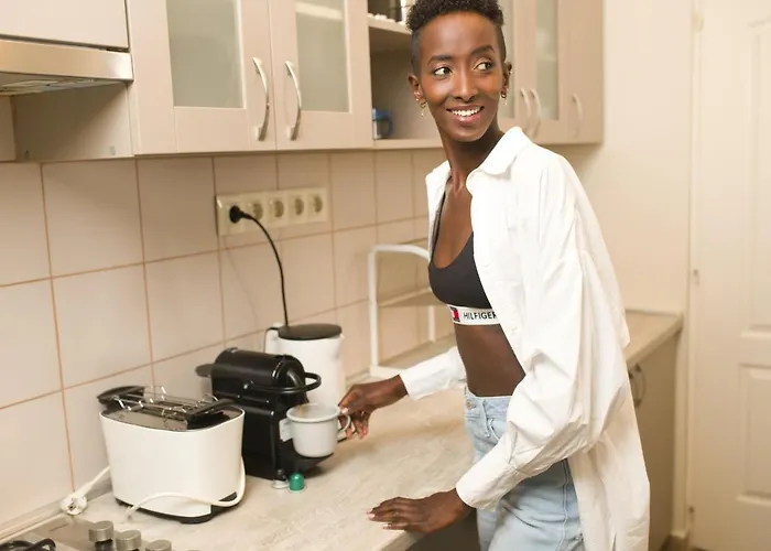 Goldcentral Akacfa-next To Mazel Tov-brilliant Location