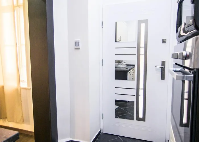 Goldcentral Akacfa-next To Mazel Tov-brilliant Location *