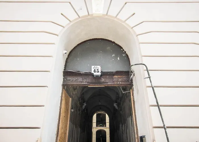 Goldcentral Akacfa-next To Mazel Tov-brilliant Location