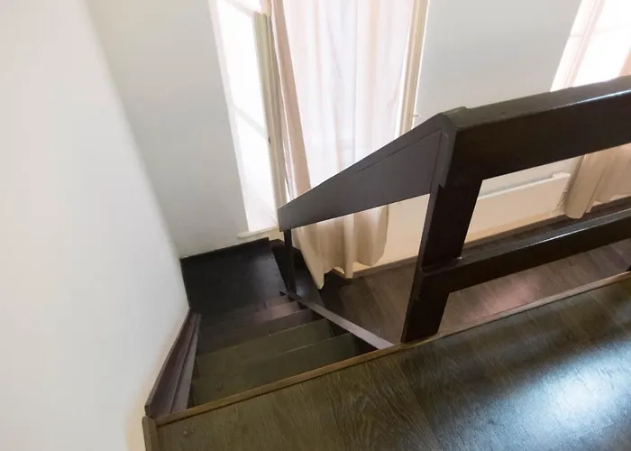 Goldcentral Akacfa-next To Mazel Tov-brilliant Location