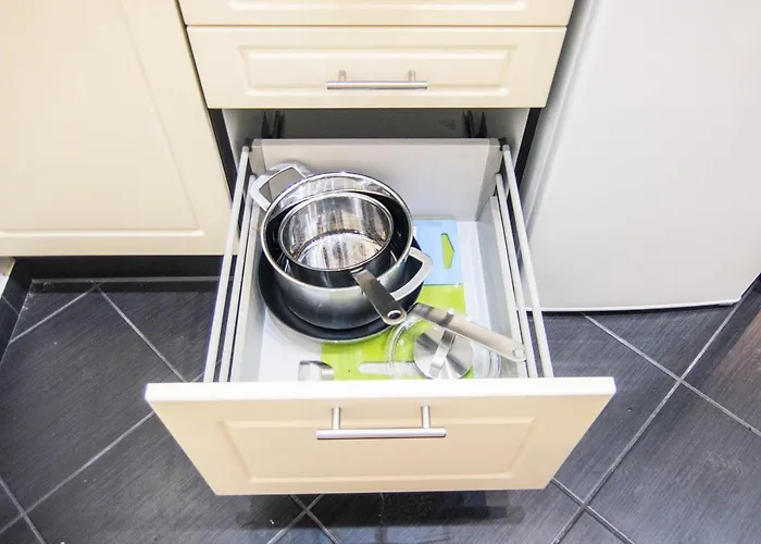 Goldcentral Akacfa-next To Mazel Tov-brilliant Location *