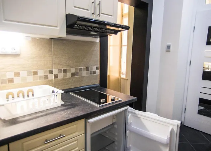 Goldcentral Akacfa-next To Mazel Tov-brilliant Location