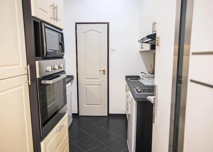 公寓 Goldcentral Akacfa-next To Mazel Tov-brilliant Location