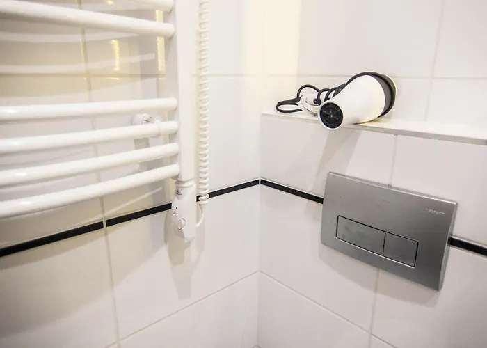 Goldcentral Akacfa-next To Mazel Tov-brilliant Location 布达佩斯