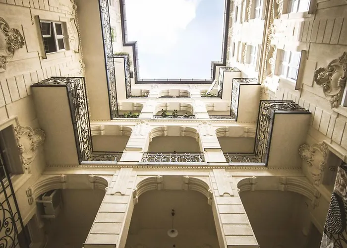 Goldcentral Akacfa-next To Mazel Tov-brilliant Location