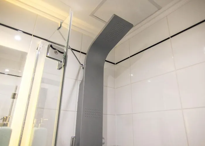 Goldcentral Akacfa-next To Mazel Tov-brilliant Location 布达佩斯