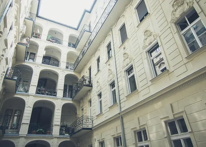 Goldcentral Akacfa-next To Mazel Tov-brilliant Location