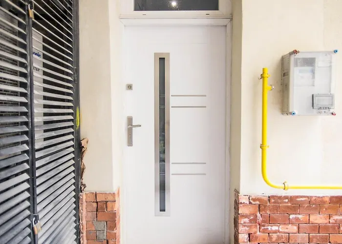 公寓 Goldcentral Akacfa-next To Mazel Tov-brilliant Location *