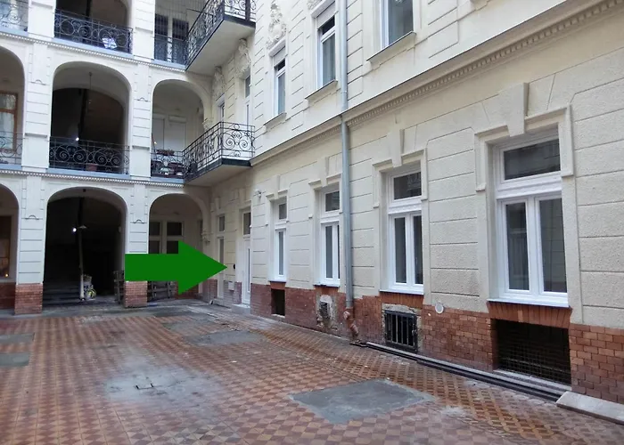 Goldcentral Akacfa-next To Mazel Tov-brilliant Location *