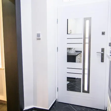 Goldcentral Akacfa-next To Mazel Tov-brilliant Location *