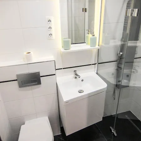 Goldcentral Akacfa-next To Mazel Tov-brilliant Location *