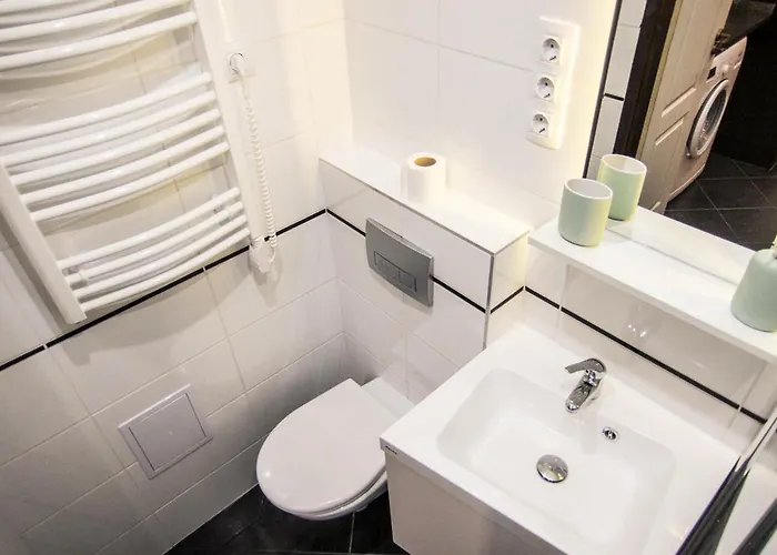 Goldcentral Akacfa-next To Mazel Tov-brilliant Location Budapest