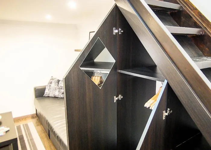 Goldcentral Akacfa-next To Mazel Tov-brilliant Location Budapest